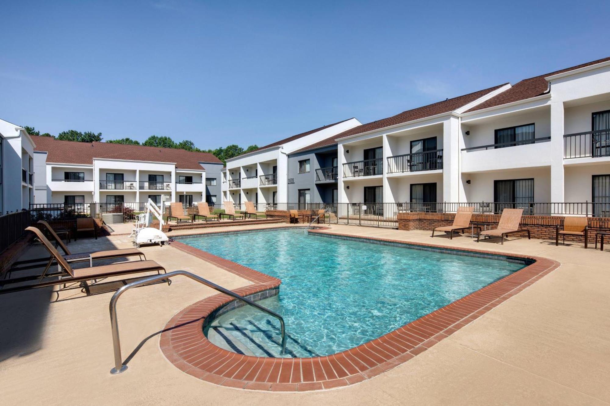คอร์ตยาร์ด แอตแลนตา นอร์ครอส/พีซทรี คอร์เนอร์ Hotel ภายนอก รูปภาพ